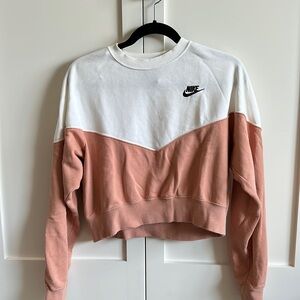 Cropped Nike crewneck, size L. Good condition.